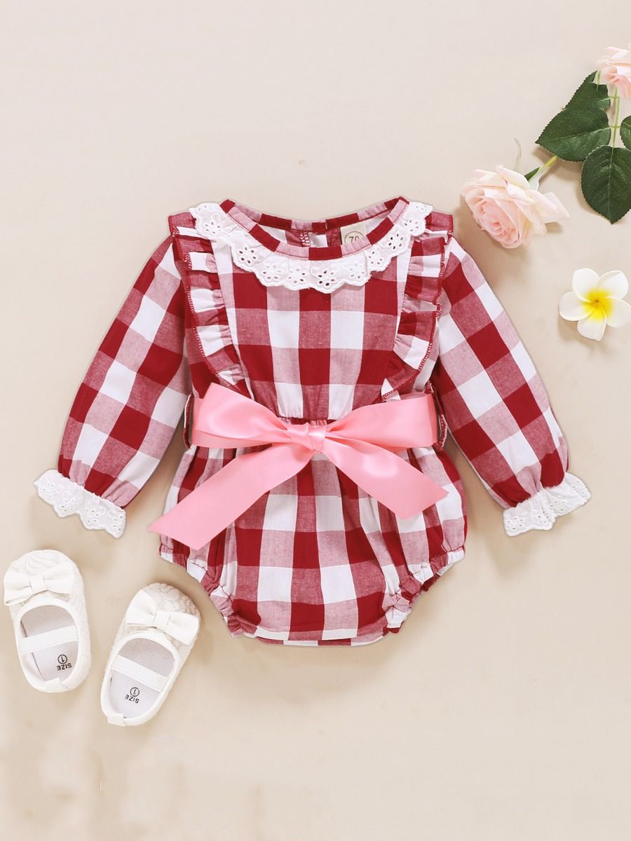 Baby Girl Fresh Plaid Pattern Bow Tie Design Sleeveless bodysuit In Summer Outfit Wearing